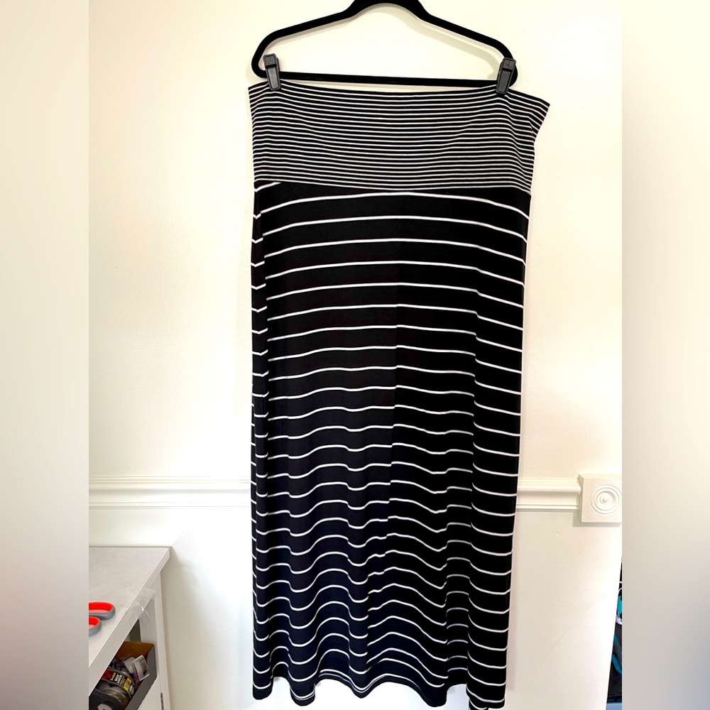 Black and white calf length skirt